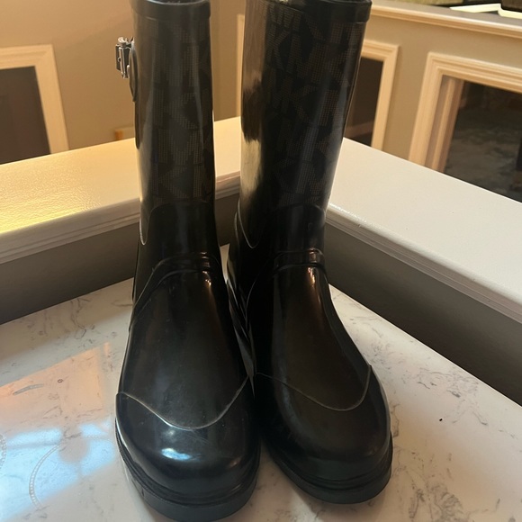 Michael Kors size 10 rain boots - Picture 4 of 4